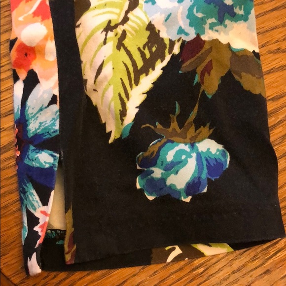 2/$15 H&M Floral Print Cropped Pant - Picture 5 of 5